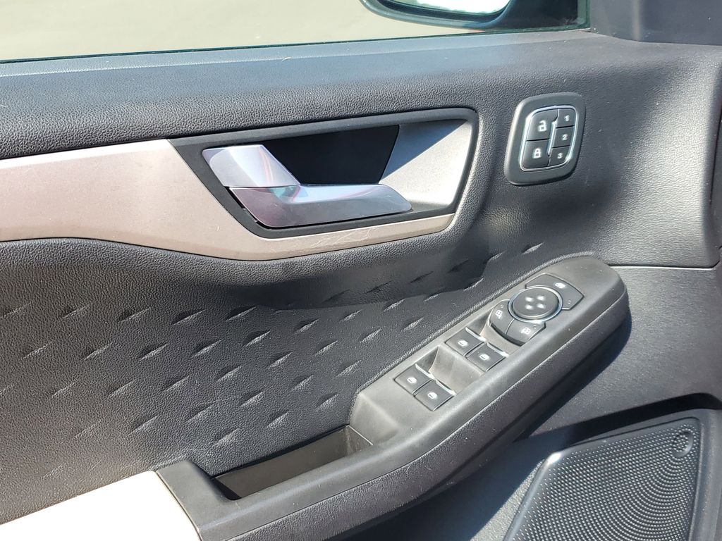 2020 Ford Escape SEL photo 7
