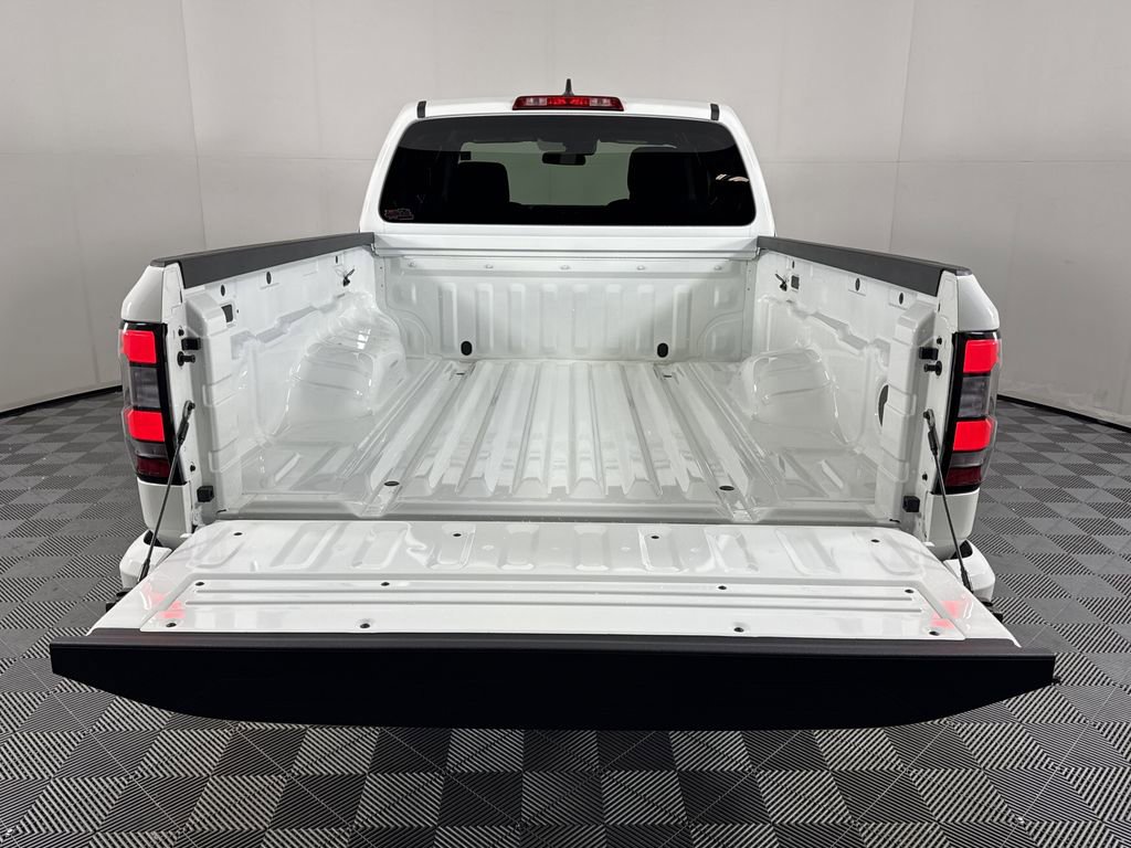 2025 Nissan Frontier SV photo 16