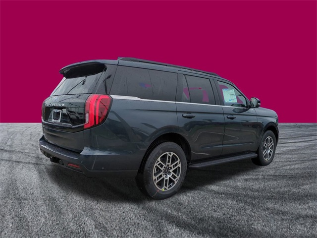 2025 Ford Expedition photo 3