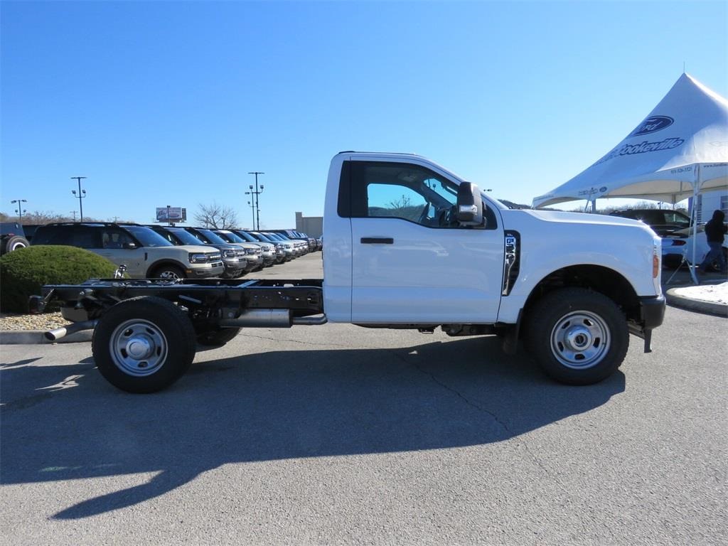 2025 Ford F-350 XL photo 3