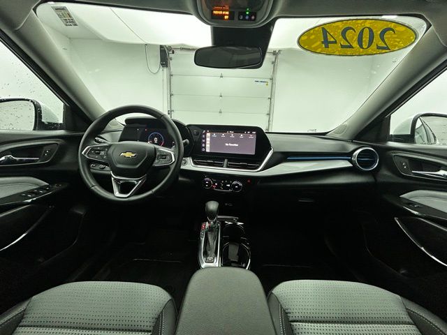 2024 Chevrolet Trax LT photo 2