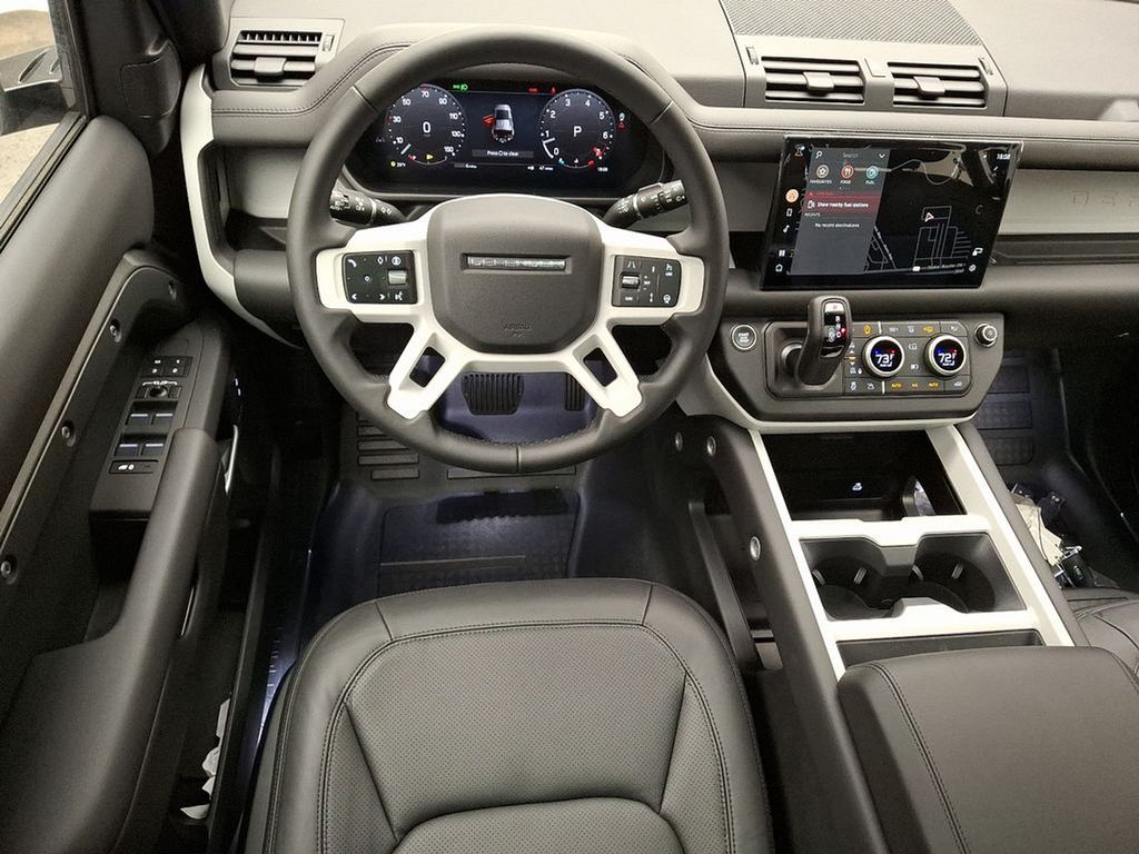 2025 Land Rover Defender 110 S photo 7