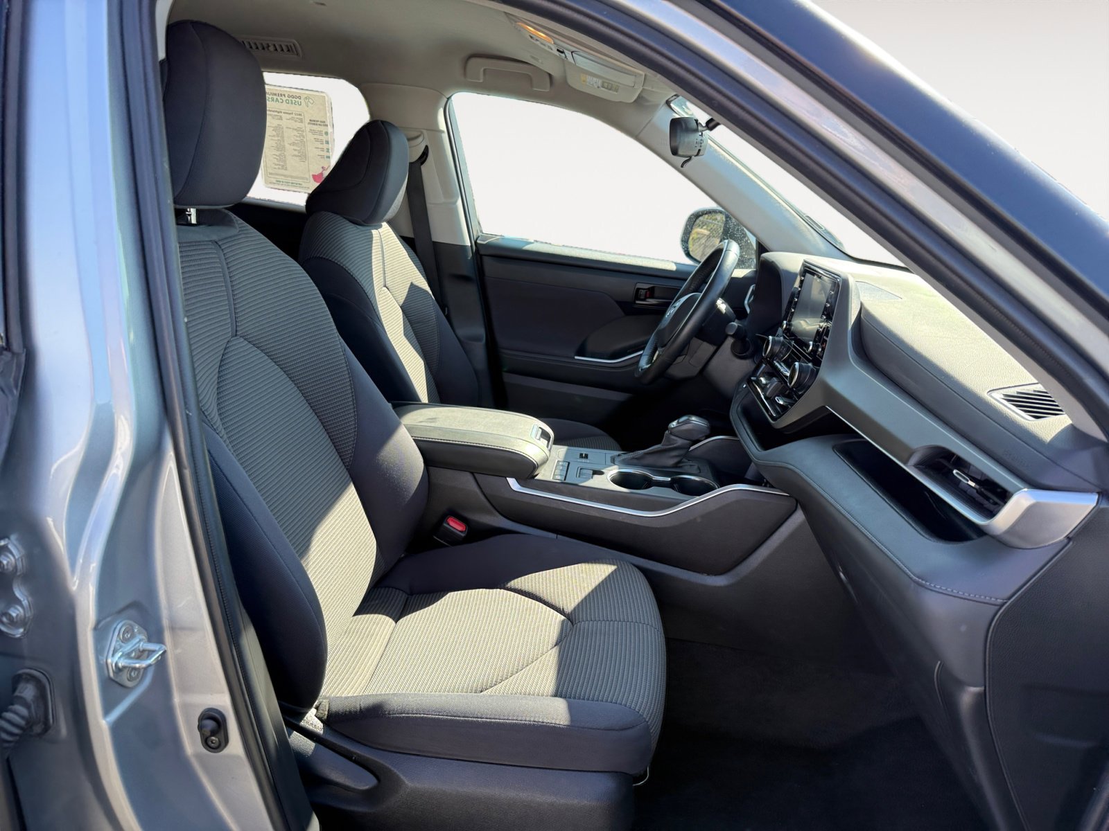 2022 Toyota Highlander LE photo 19