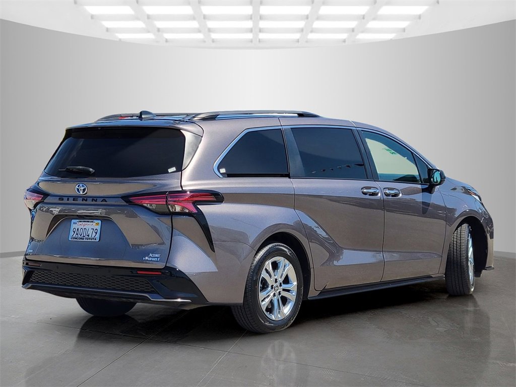 2022 Toyota Sienna XSE photo 4