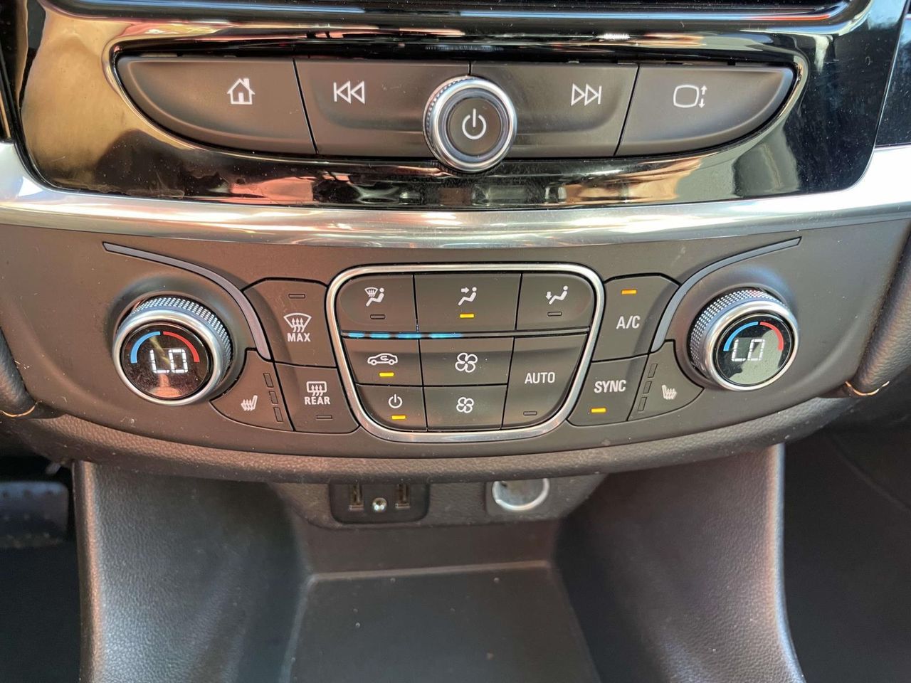 2018 Chevrolet Traverse 1LT photo 27