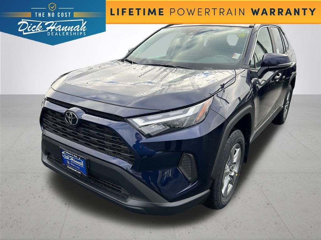 2025 Toyota RAV4 XLE's photo
