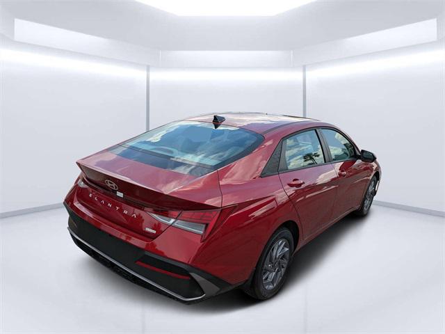 2025 Hyundai Elantra Hybrid Blue photo 3