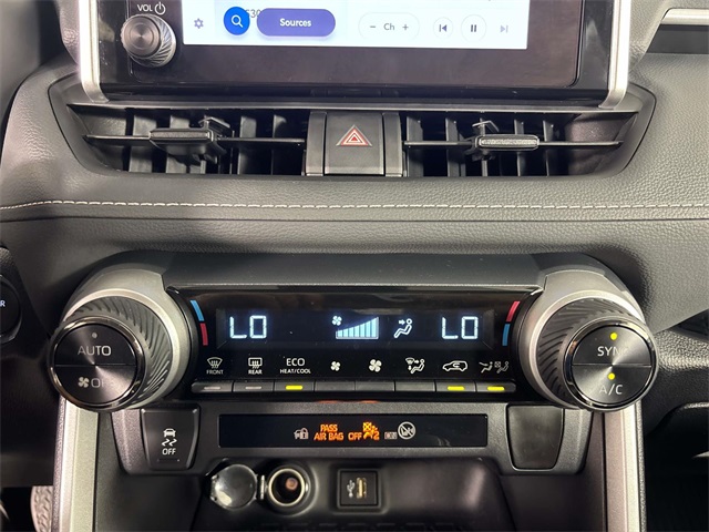 2024 Toyota RAV4 Hybrid XLE photo 19