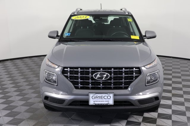 2023 Hyundai Venue SEL photo 3