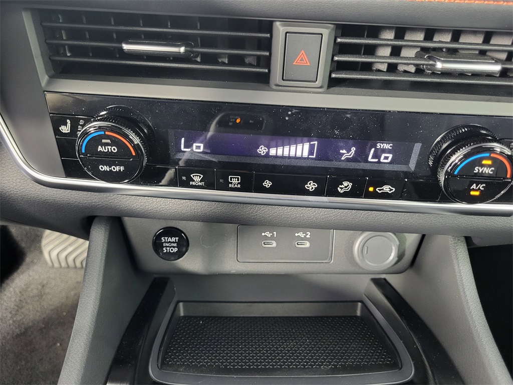 2025 Nissan Rogue SV photo 18