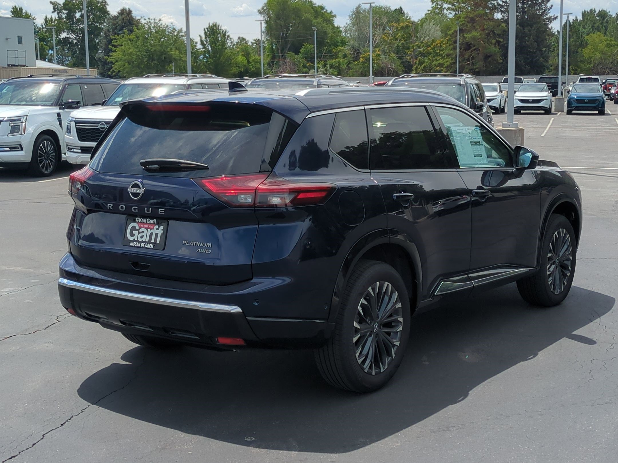 2025 Nissan Rogue Platinum photo 3