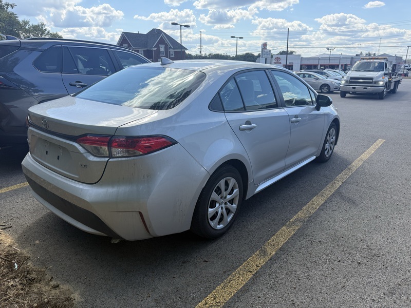 2022 Toyota Corolla LE photo 6