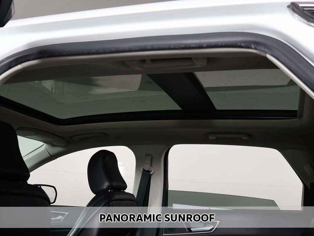 2022 Ford Edge SEL photo 3