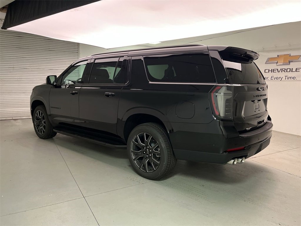 2025 Chevrolet Suburban RST photo 6
