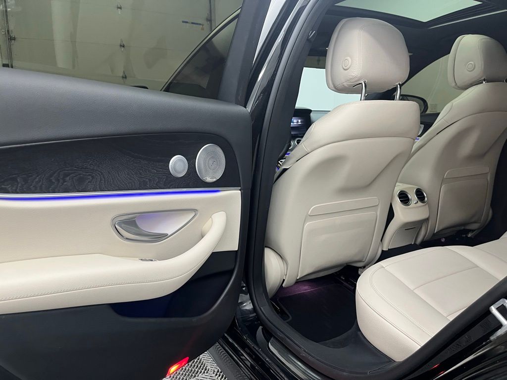 2017 Mercedes Benz E 300 photo 26