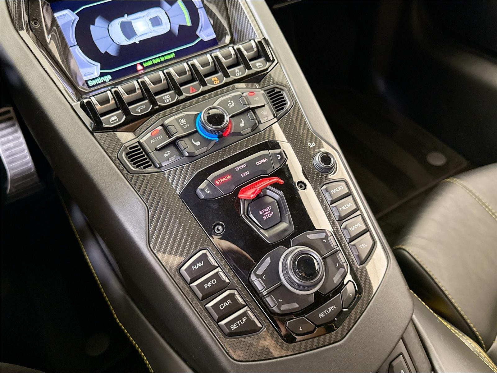 2018 Lamborghini Aventador photo 18