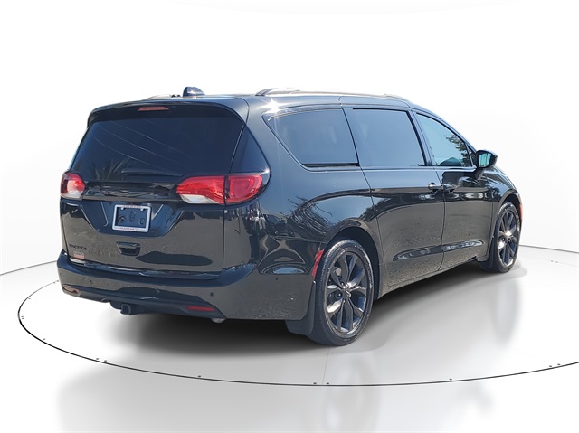 2019 Chrysler Pacifica Touring L photo 4