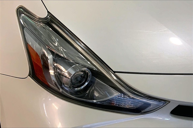 2017 Toyota Prius V Two photo 25