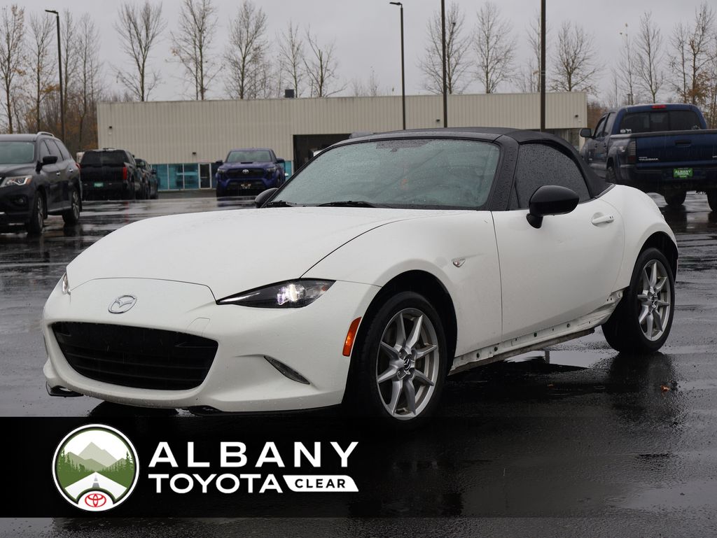 2016 Mazda MX-5 Miata Sport's photo