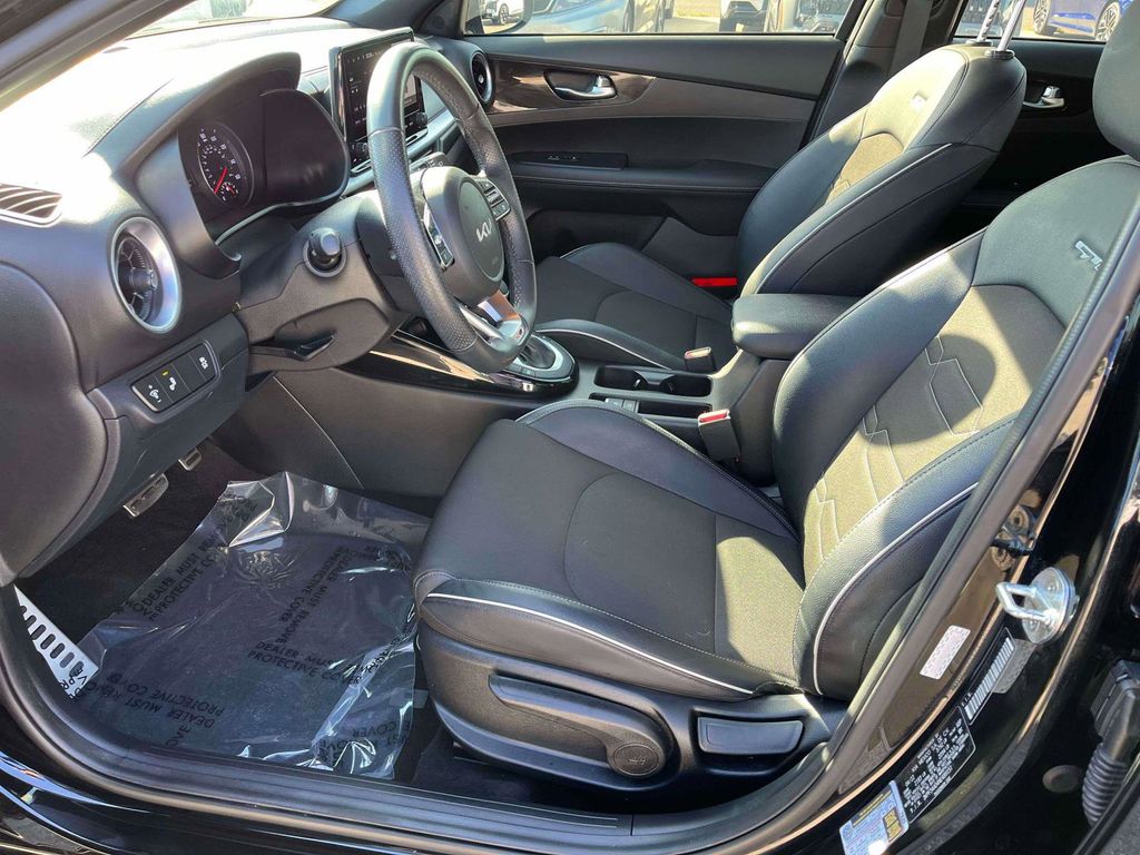2022 Kia Forte GT-Line photo 14
