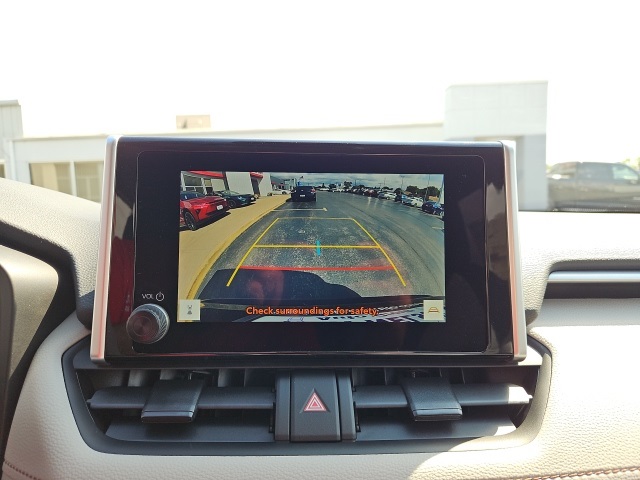 2025 Toyota RAV4 Hybrid XLE photo 41