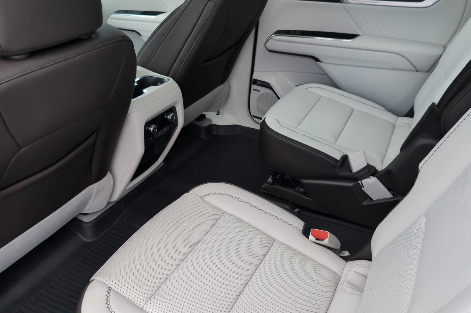 2026 Gmc Acadia Denali photo 11