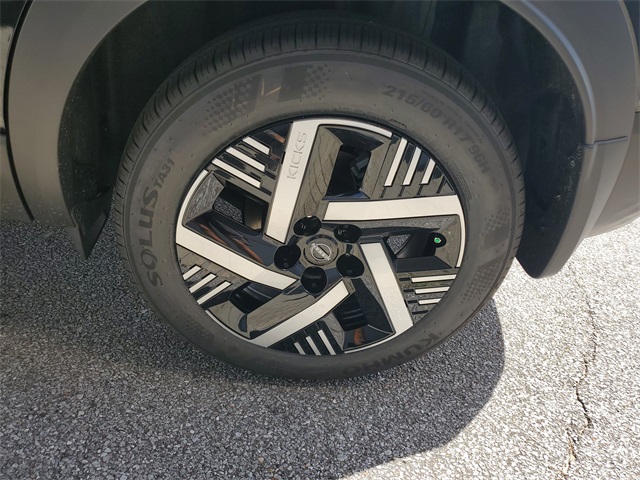 2025 Nissan Kicks SV photo 18