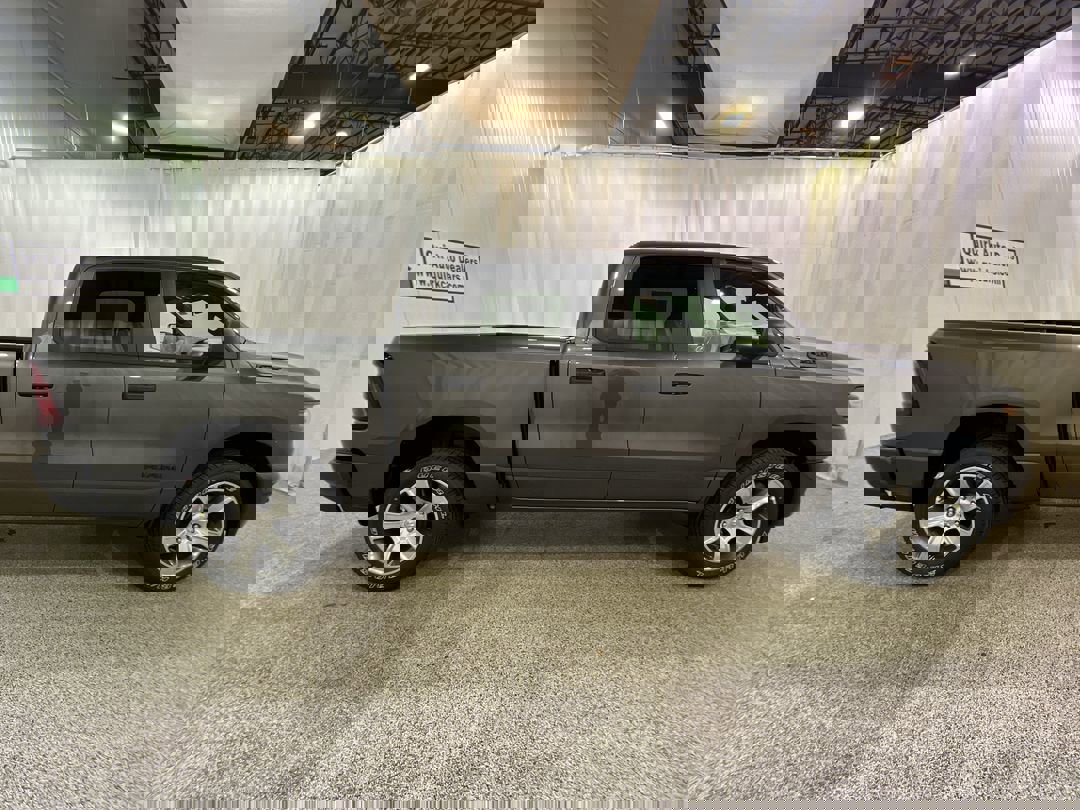 2025 Ram 1500 Tradesman photo 4