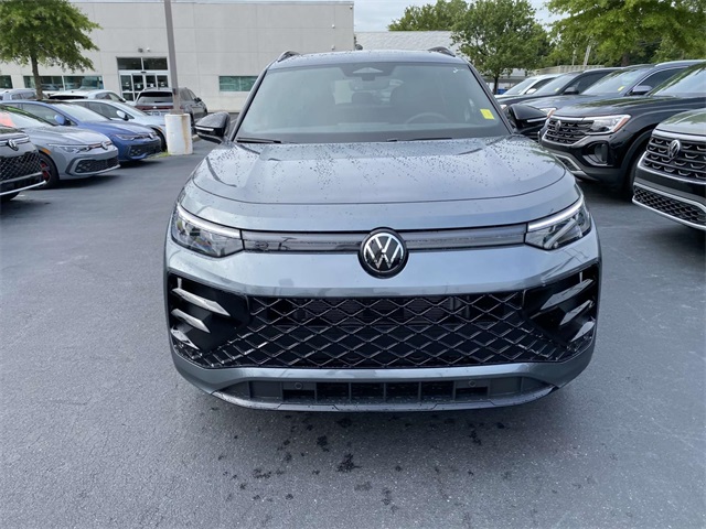 2025 Volkswagen Tiguan SE R-Line Black photo 2