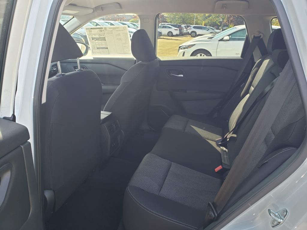 2026 Nissan Rogue SV photo 8