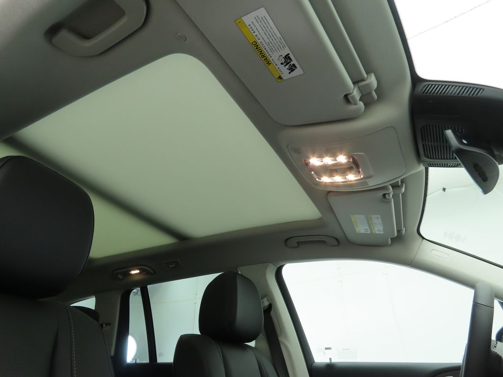 2026 Mercedes Benz GLS 450 4MATIC photo 17