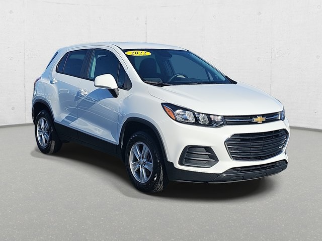 2022 Chevrolet Trax LS photo 3