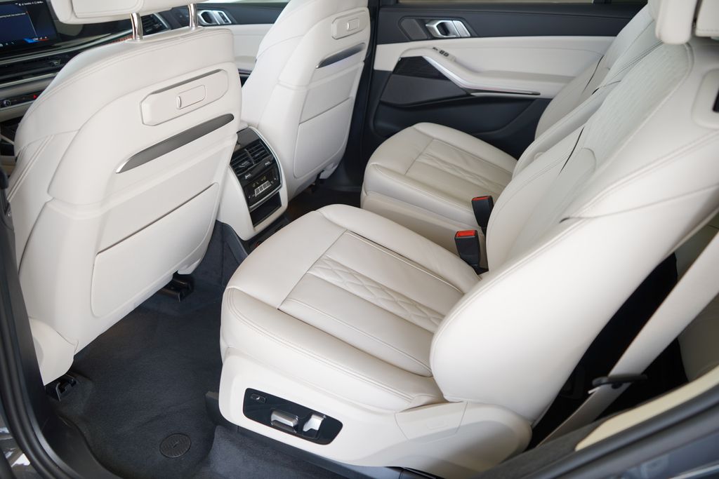 2026 Bmw X7 M60i photo 14