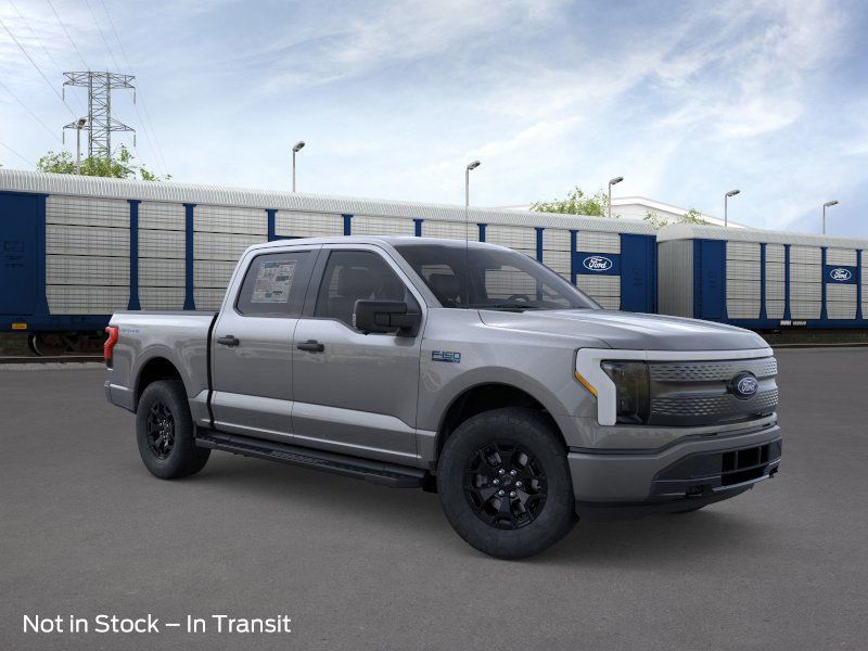2025 Ford F-150 Lightning XLT photo 8