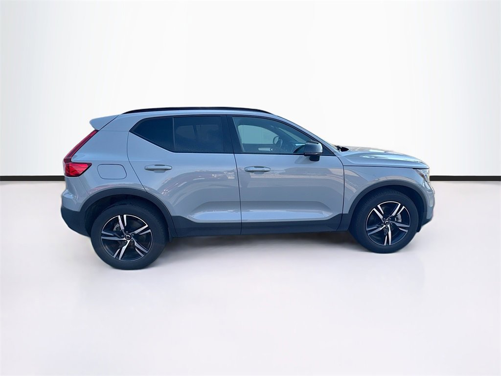 2024 Volvo XC40 Core photo 3