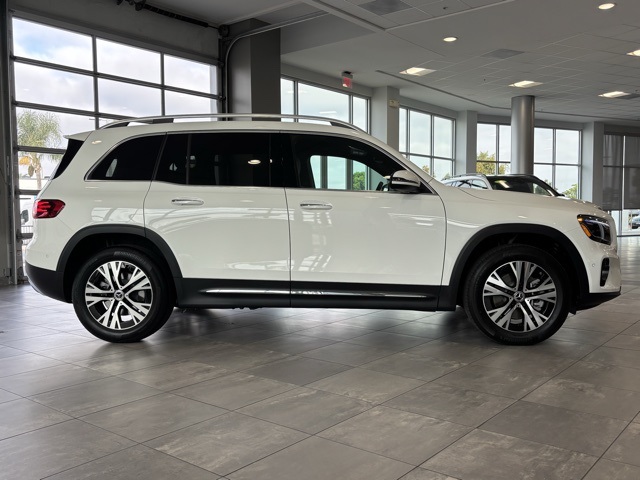 2025 Mercedes Benz GLB 250 photo 2