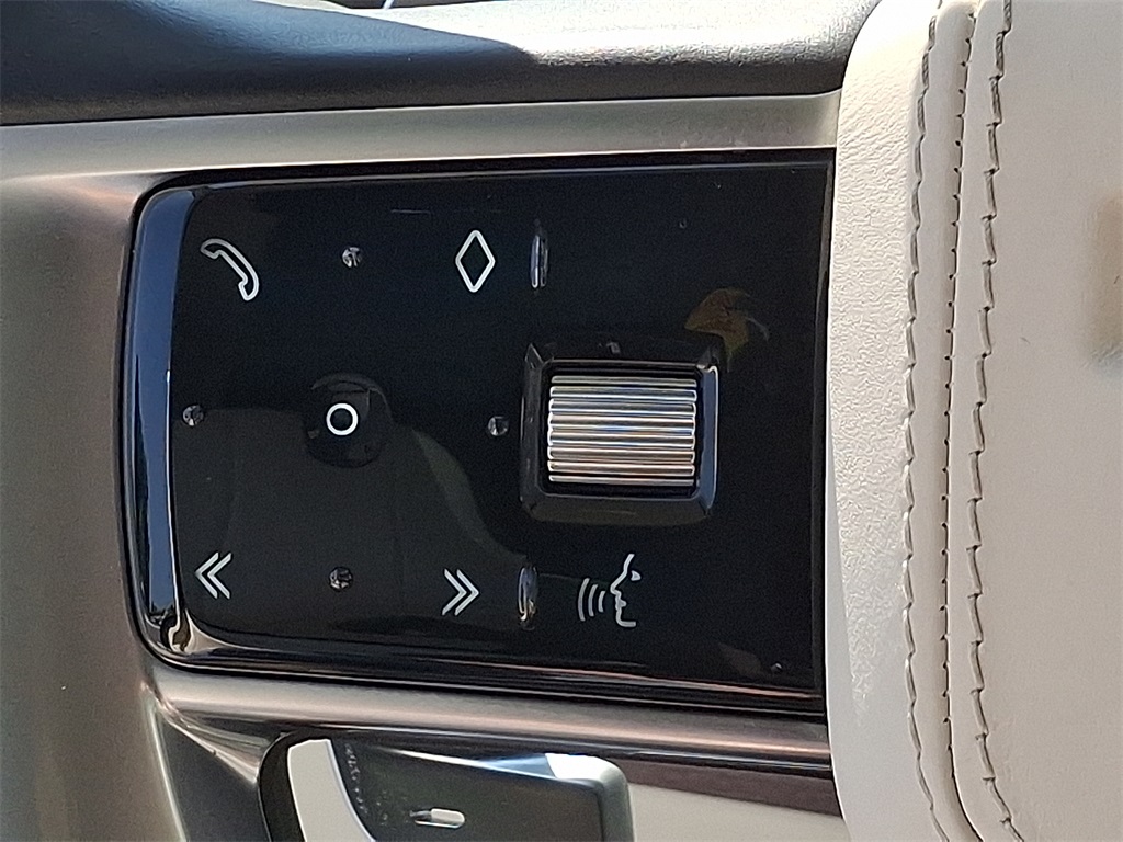 2023 Land Rover Range Rover SE photo 12