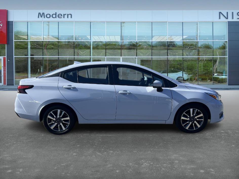 2023 Nissan Versa SV photo 4