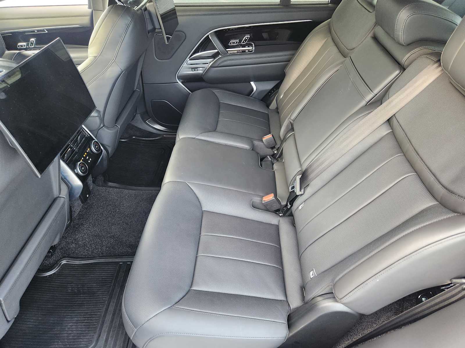 2024 Land Rover Range Rover SE photo 22