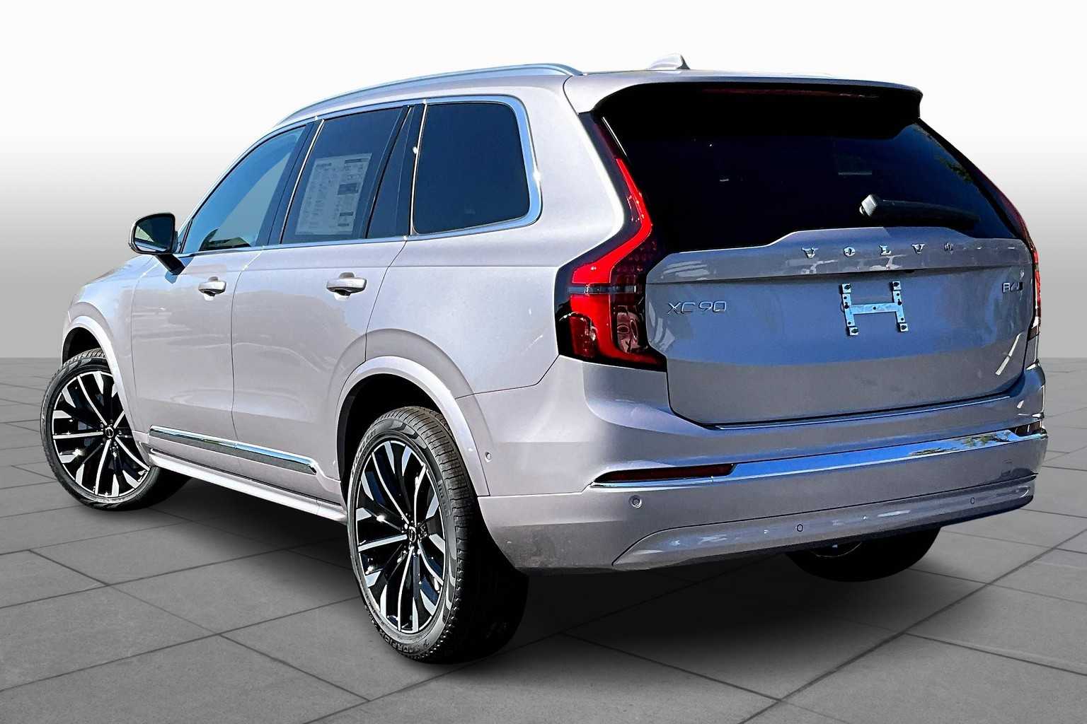 2026 Volvo XC90 Plus photo 3