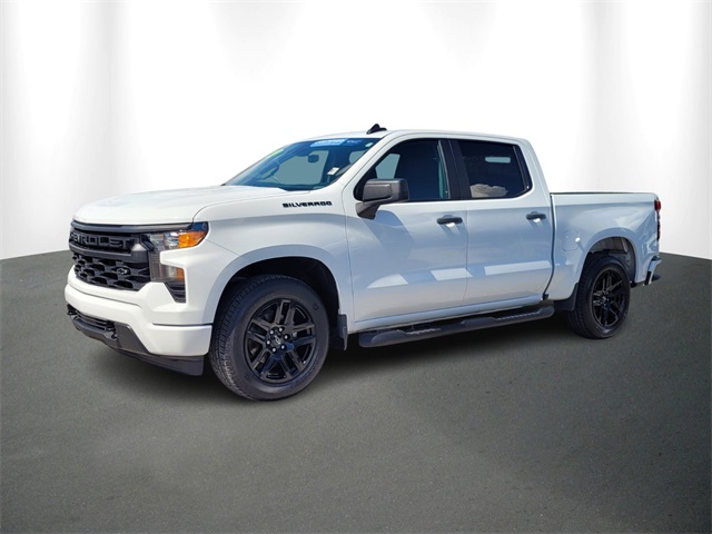 2023 Chevrolet Silverado 1500 Custom photo 2