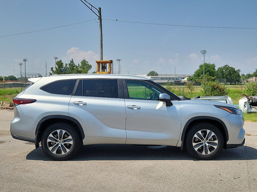 2024 Toyota Highlander XLE photo 4