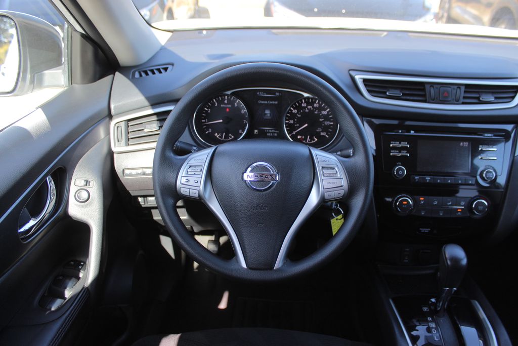 2016 Nissan Rogue S photo 16