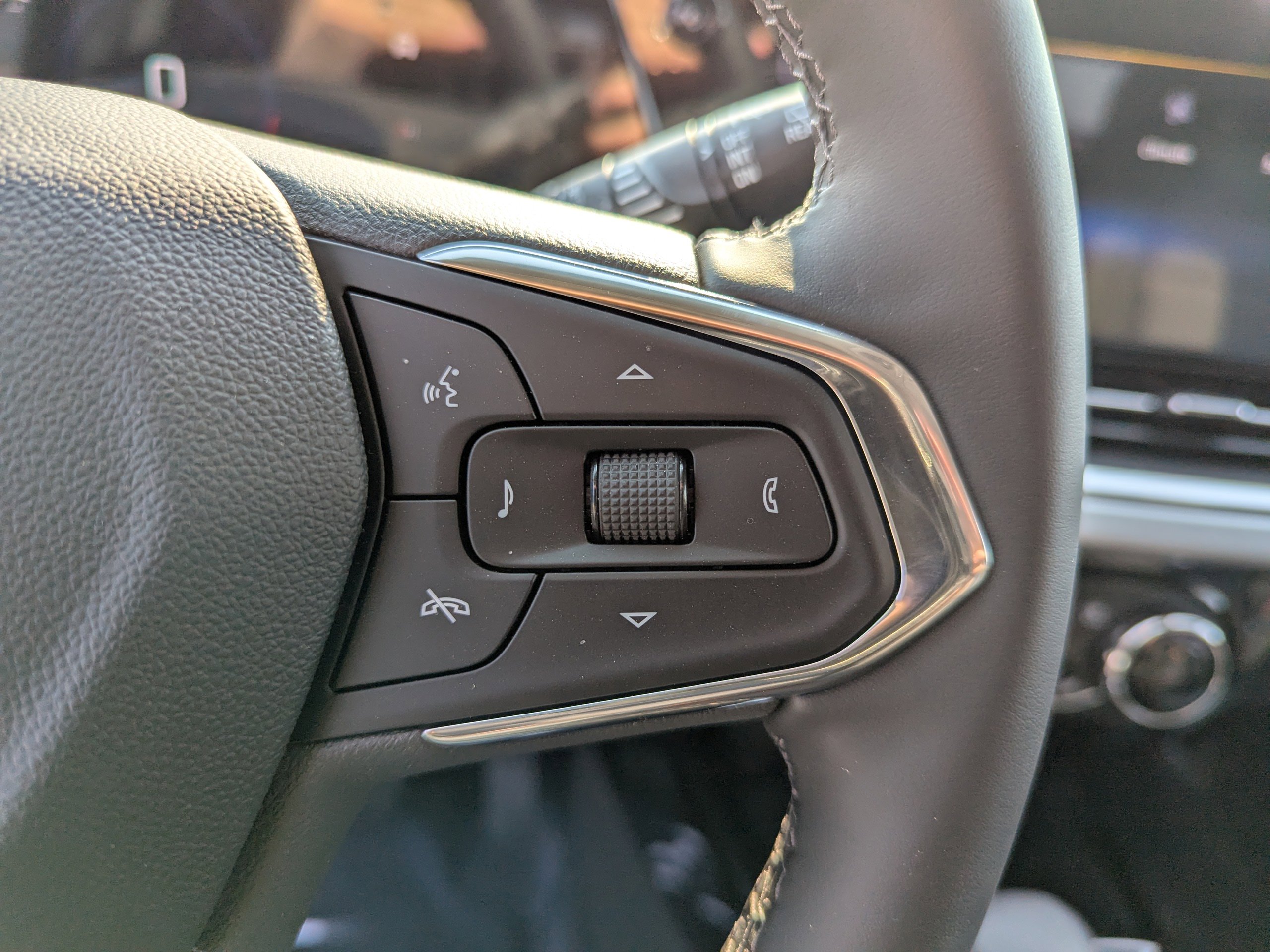 2025 Chevrolet Trax LT photo 14