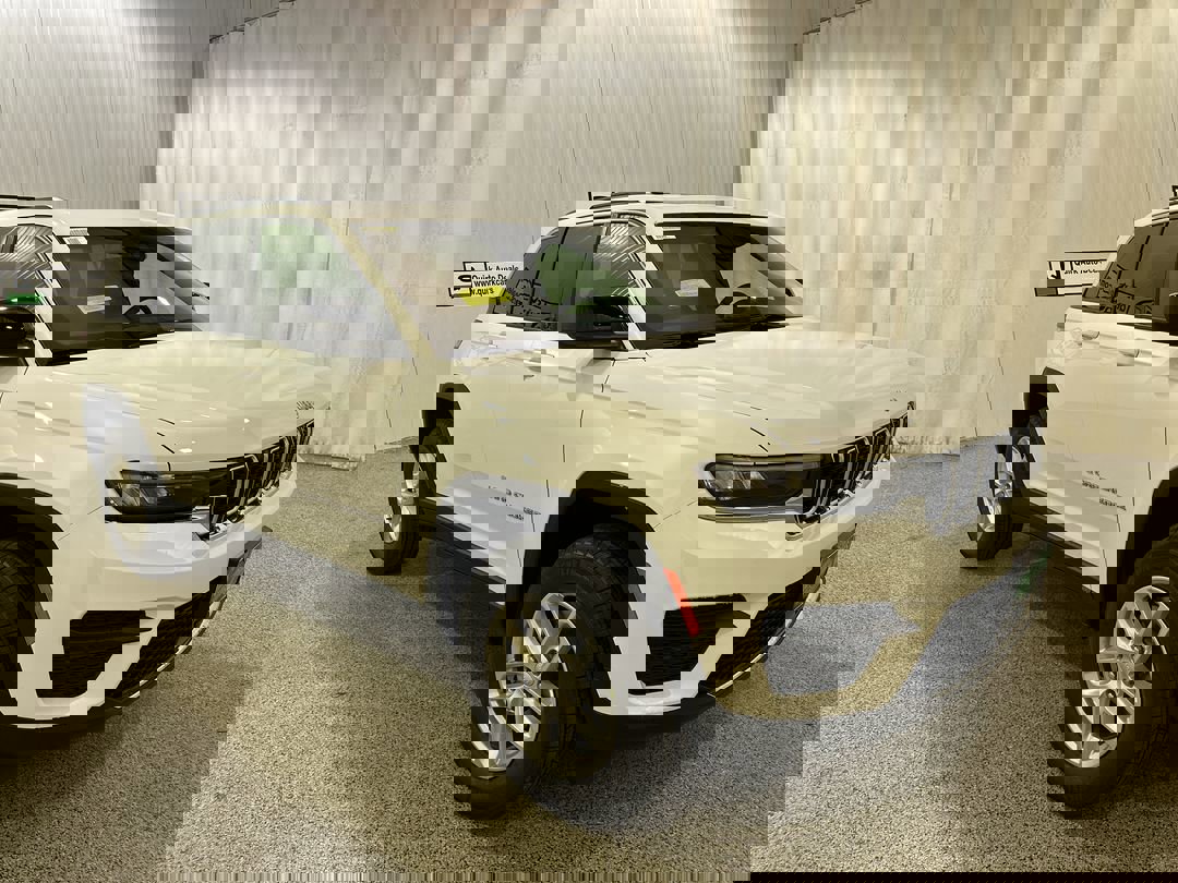 2025 Jeep Grand Cherokee Laredo's photo