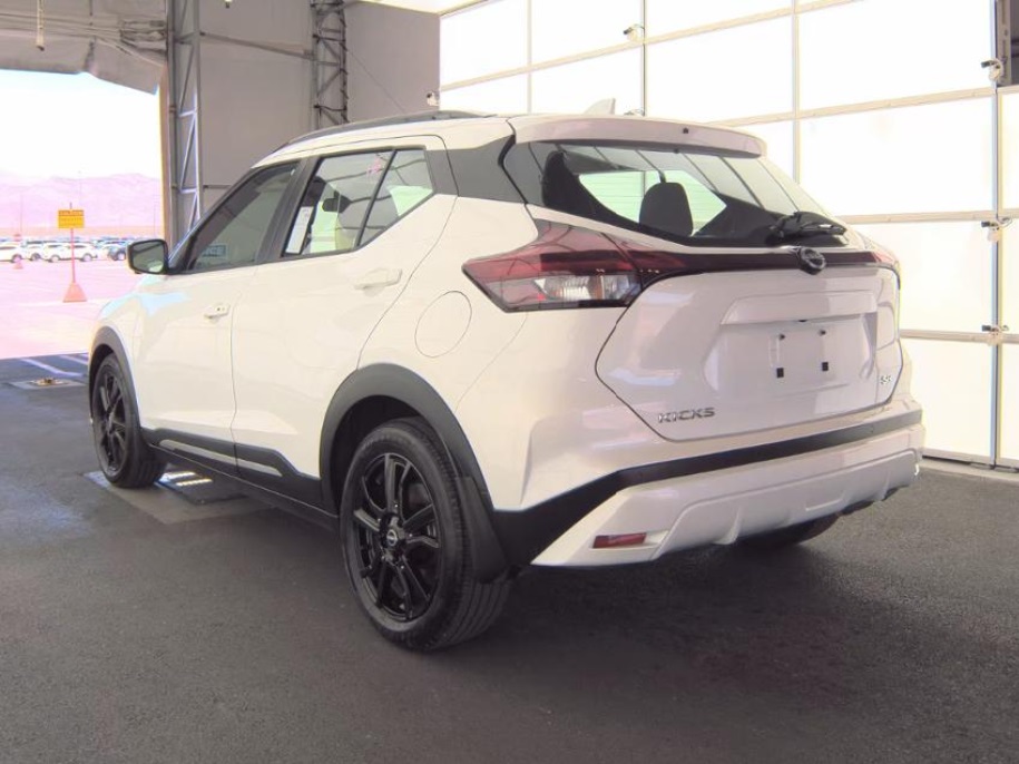2023 Nissan Kicks SR photo 4