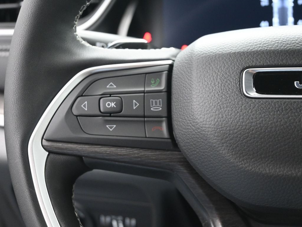 2025 Jeep Grand Cherokee Limited photo 2