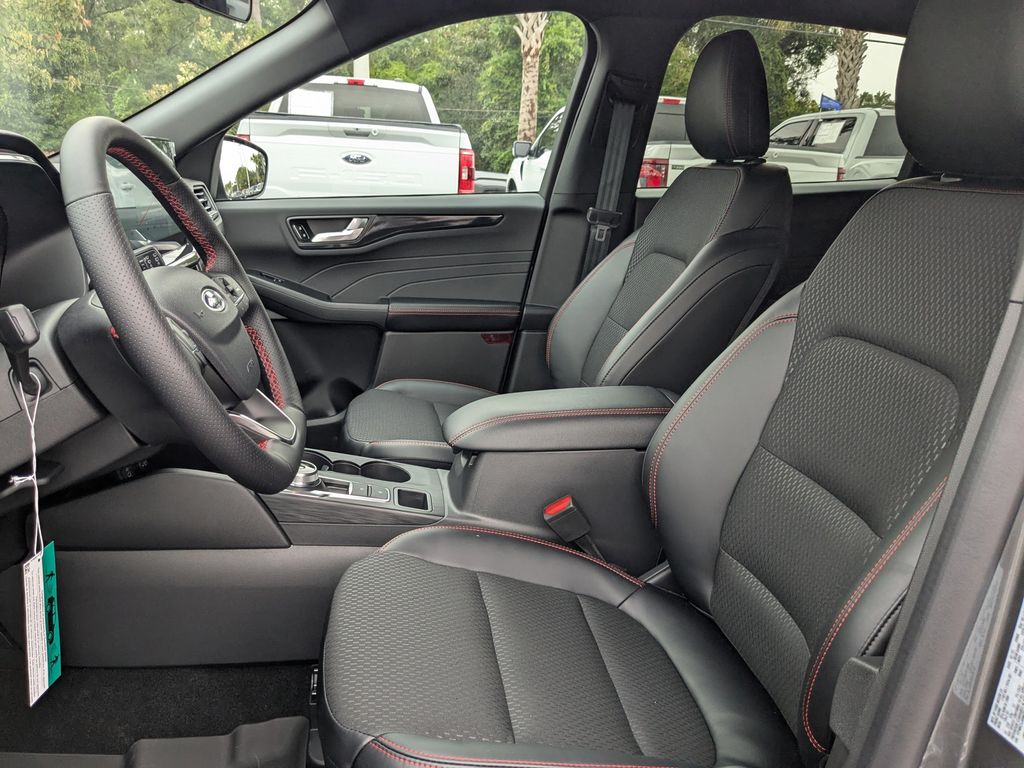 2025 Ford Escape Hybrid ST-Line photo 12