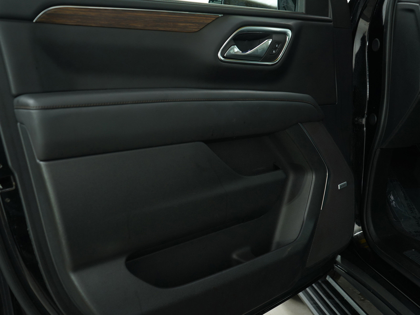 2024 Chevrolet Suburban High Country photo 19
