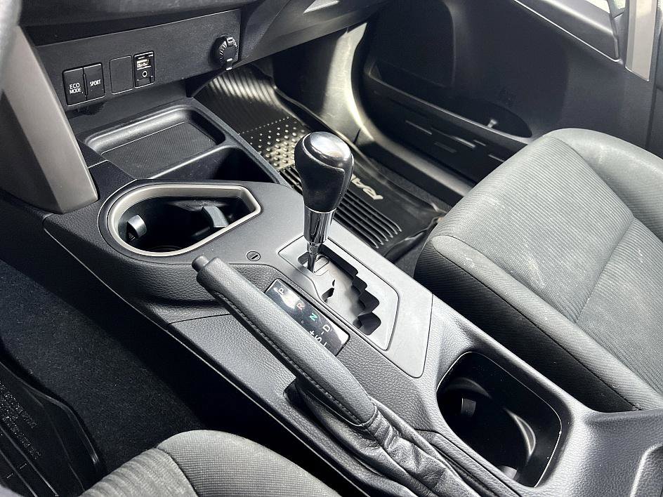2018 Toyota RAV4 LE photo 22
